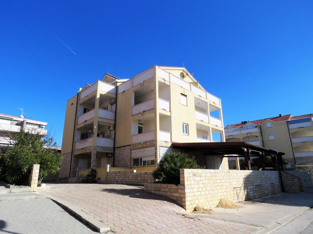 Apartments Party Novalja Exterior photo